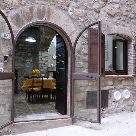Joy'S Nest Apartment Todi Exterior photo