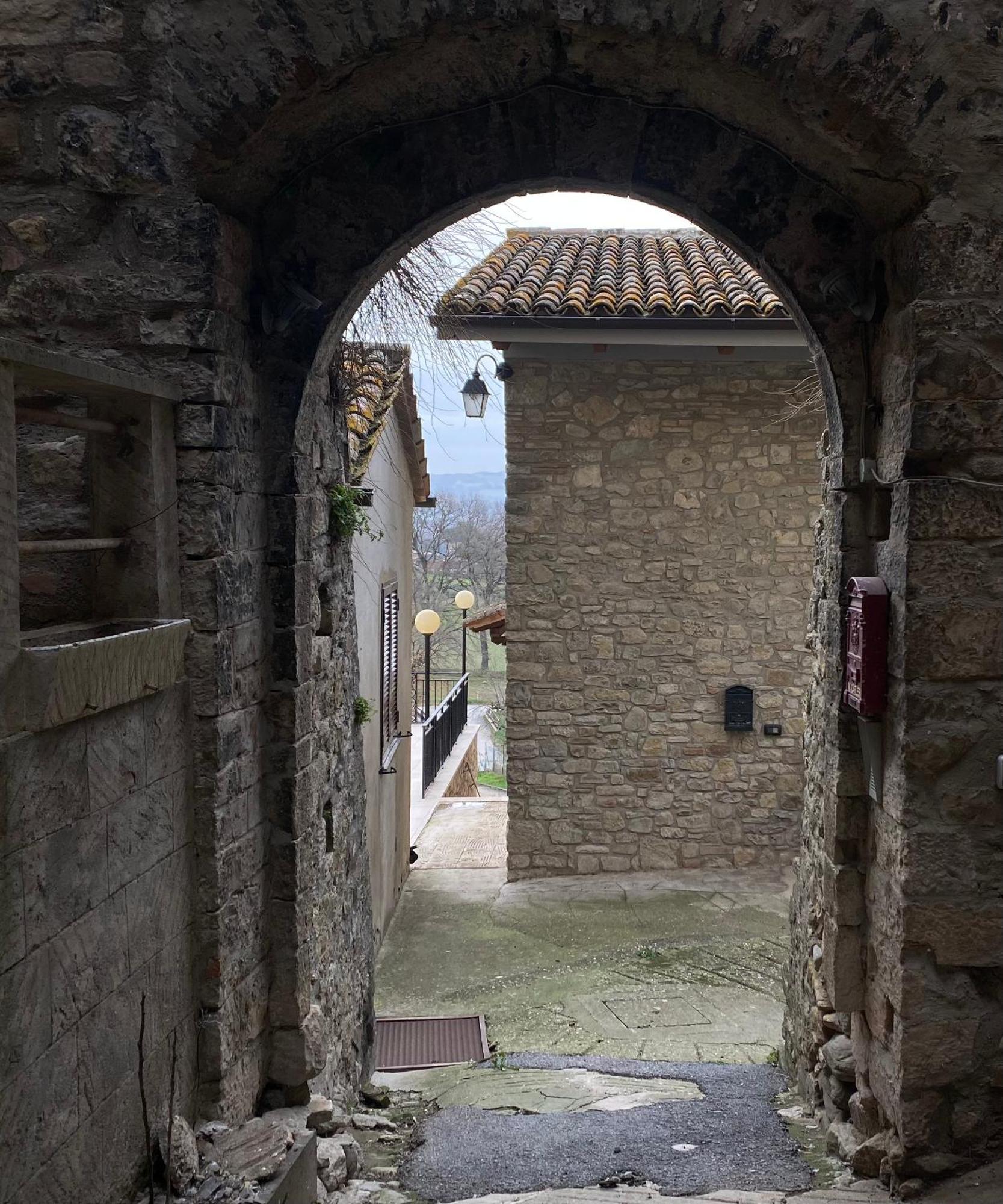 Joy'S Nest Apartment Todi Exterior photo