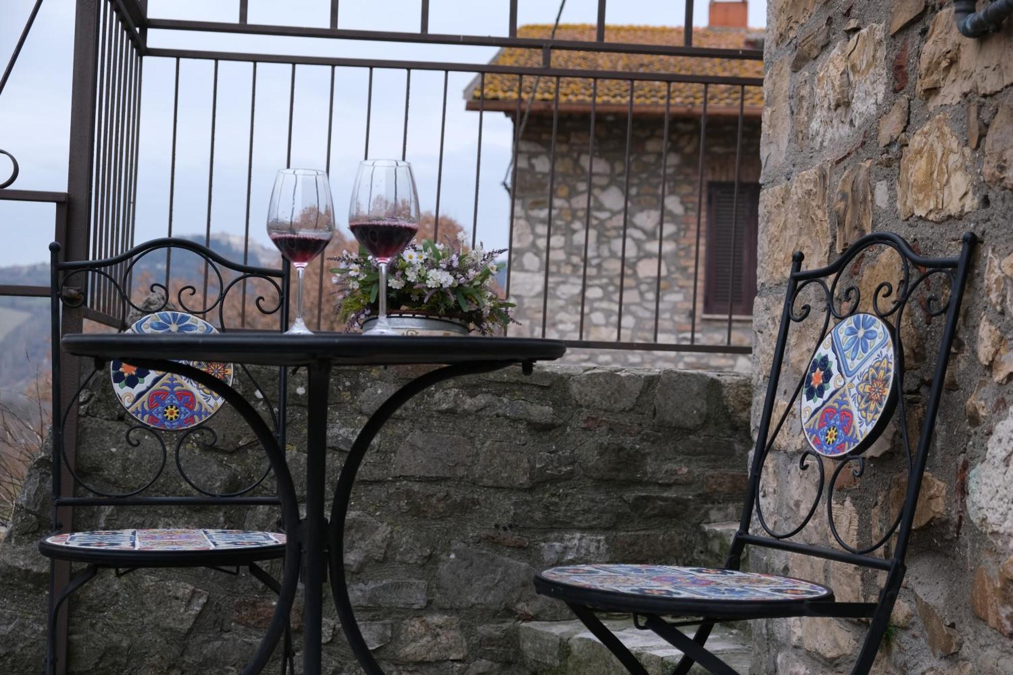 Joy'S Nest Apartment Todi Exterior photo