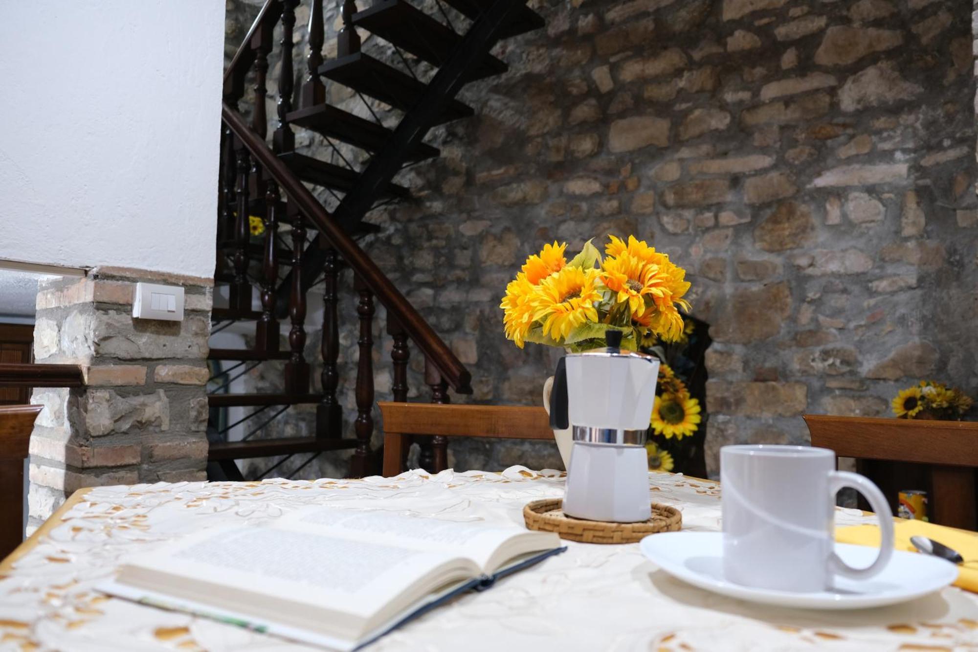 Joy'S Nest Apartment Todi Exterior photo